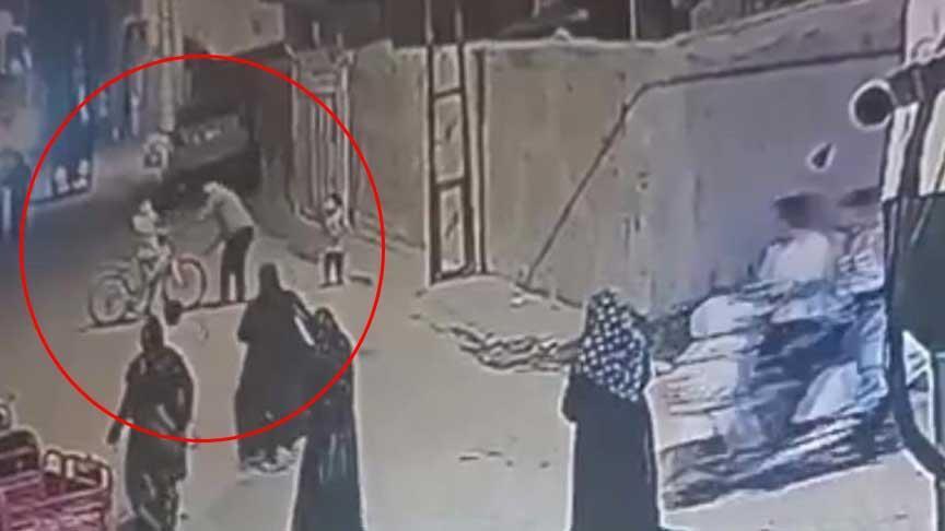 Adana’da dehşet! Sesinden rahatsız olduğu çocukları sopayla dövdü