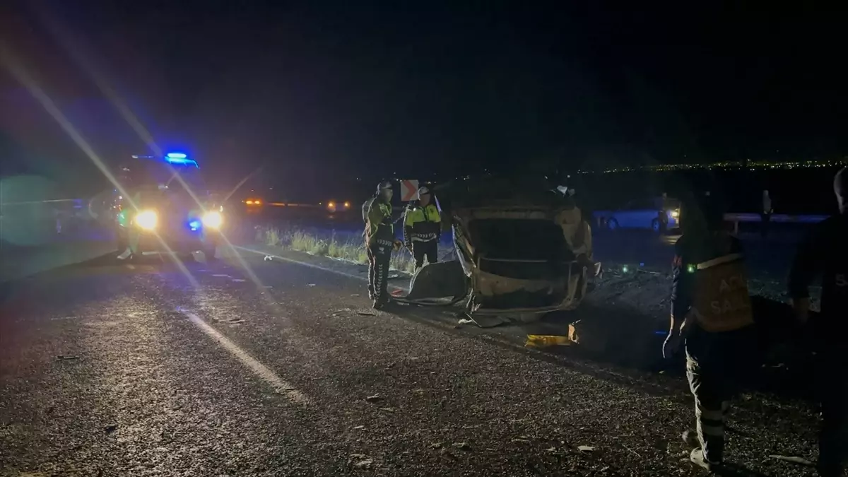 Adıyaman'da otomobil şarampole devrildi: 4 kişi ağır yaralandı