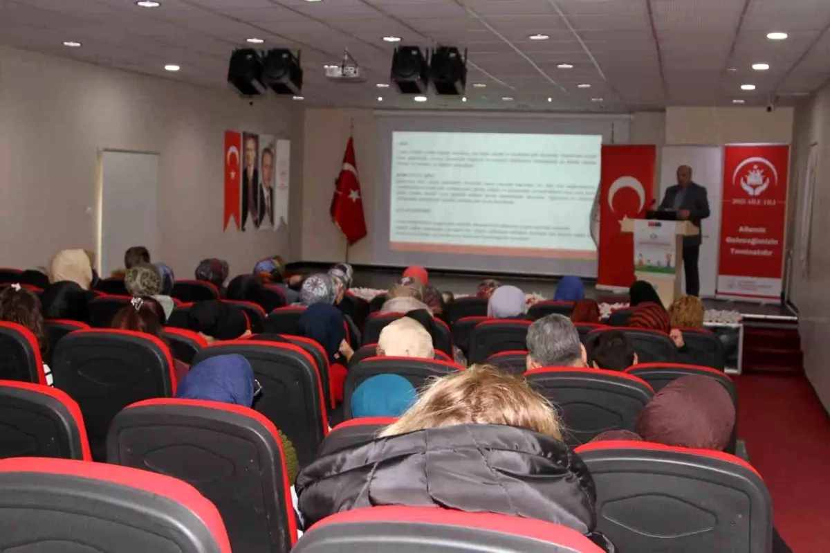 Aile Yılı Söyleşileri: Şiddetsiz Otorite ve Koruyucu Aile Üzerine Konuşuldu
