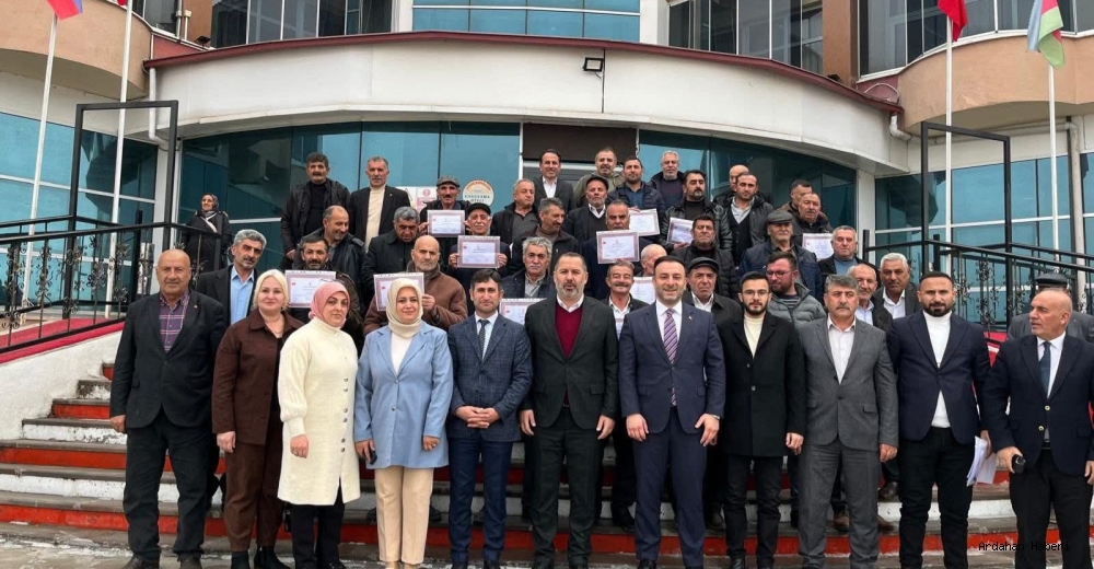 AK Parti Göle’de Mahalle ve Köy Başkanlarıyla İstişare Toplantısı Düzenledi