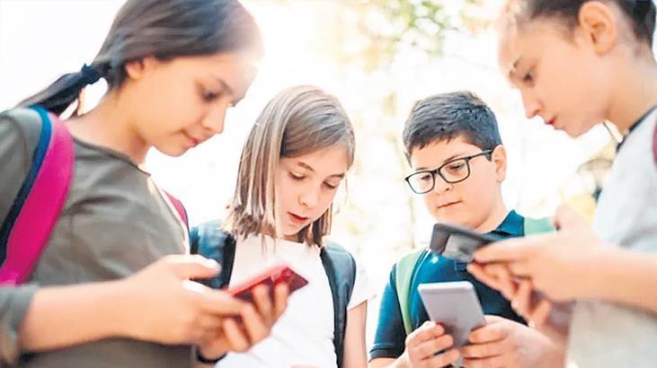 AK Parti’den yeni yasa teklifi: Sosyal medyaya 15 yaş sınırı, doğum izni 24 haftaya çıkarılıyor