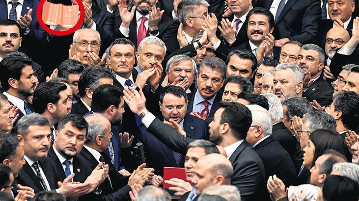 Akın Gürlek ve Mustafa Çiftçi yemin ederek göreve başladı: TBMM’de gergin anlar