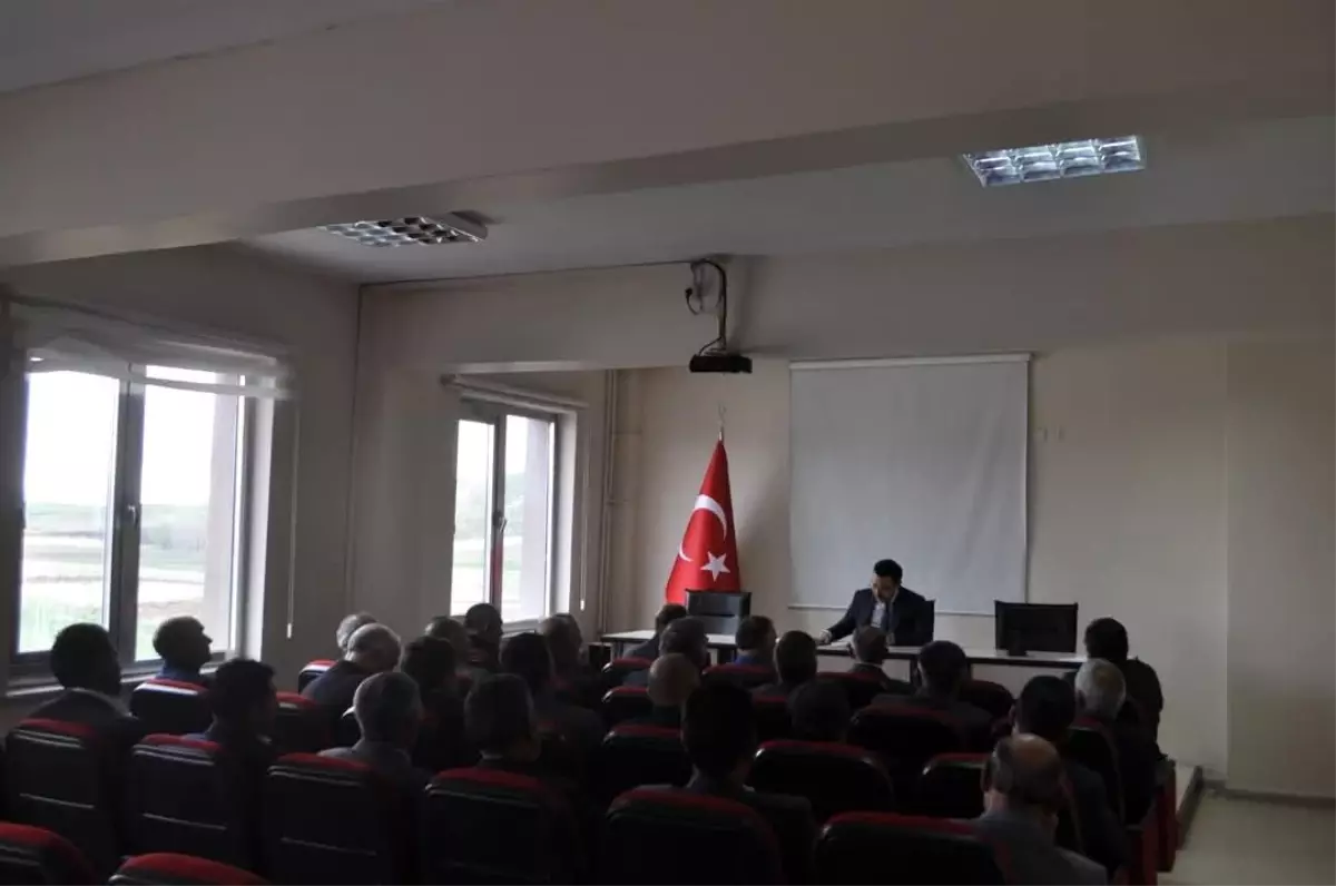 Akyaka Kaymakamı Muhtarlarla Toplantı Düzenledi