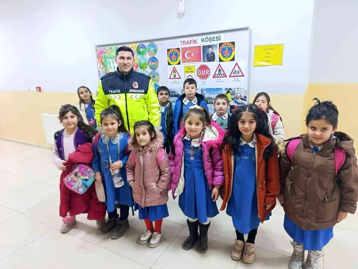 Akyaka'da Trafik Bilincini Artırmak İçin Eğitim Köşesi Kuruldu