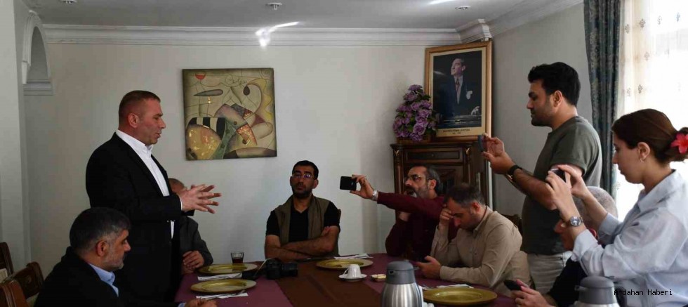 Ankara Serhat Ardahan Federasyonu Başkanı Berkant Ezer Ardahan derneklerinin tek bir çatı altında birleşmesi gerek