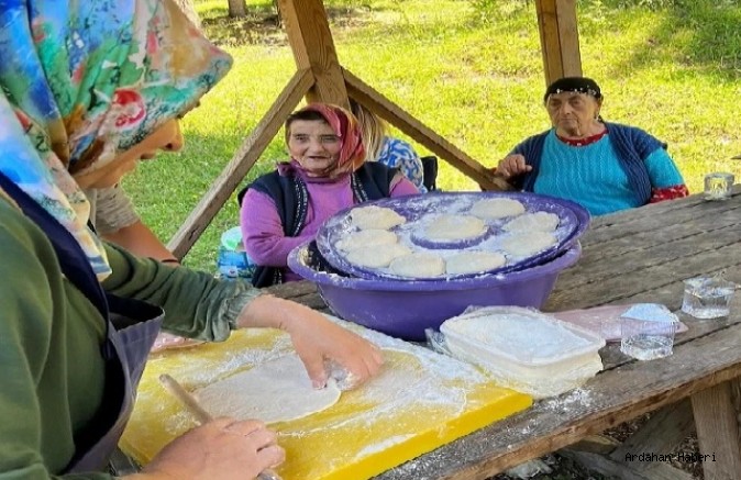 Ardahan Aile Sosyal Hizmetler İl Müdürlüğü, huzurevi sakinlerine unutulmaz bir gün yaşattı