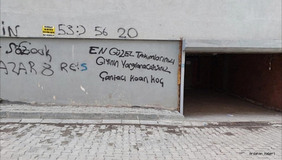 Ardahan Ak Parti Milletvekili Adayı Kaan Koç tan Evinin karşısındaki binanın duvarına yazılan yazılar için açıklama