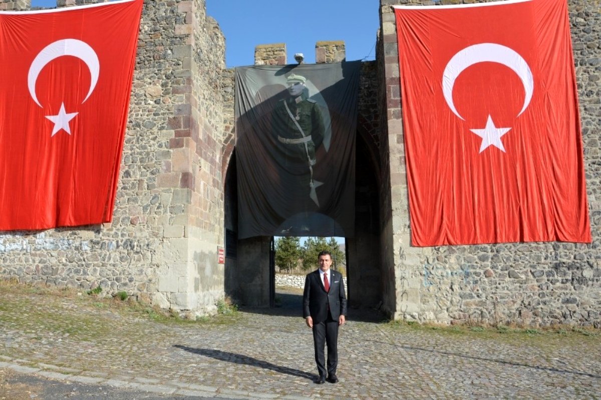 Ardahan Belediye Başkanı  Demir'den 10 Kasım mesajı