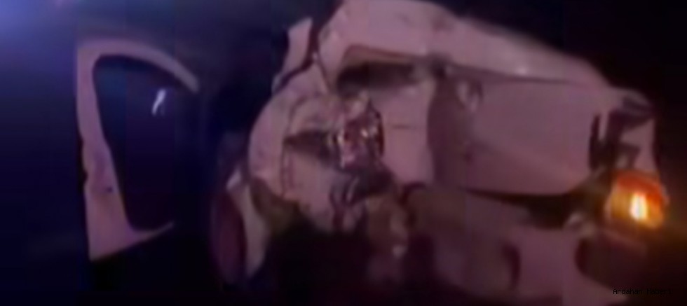 Ardahan–Çamlıçatak Yolunda Otomobil ile Minibüs Çarpıştı: 1 Kişi Ağır Yaralandı