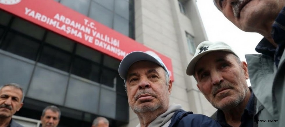 Ardahan'da 1 Ekim Dünya Yaşlılar Günü Kapsamında Yürüyüş Düzenlendi