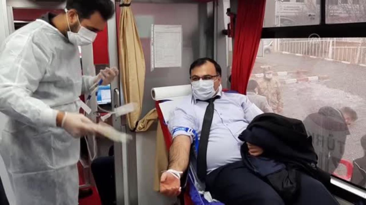 Ardahan da Adliye personeli kan bağışında bulundu