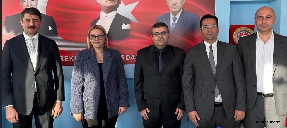 Ardahan’da Akademiden Siyasete Tebrik Ziyareti: Üniversite Heyeti MHP İl Başkanlığı’nda
