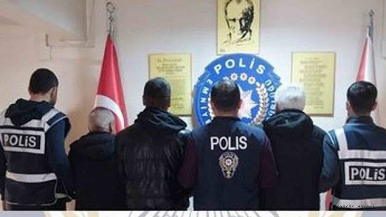 Ardahan'da çeşitli suçlardan haklarında arama kaydı bulunan 215 kişi yakalandı