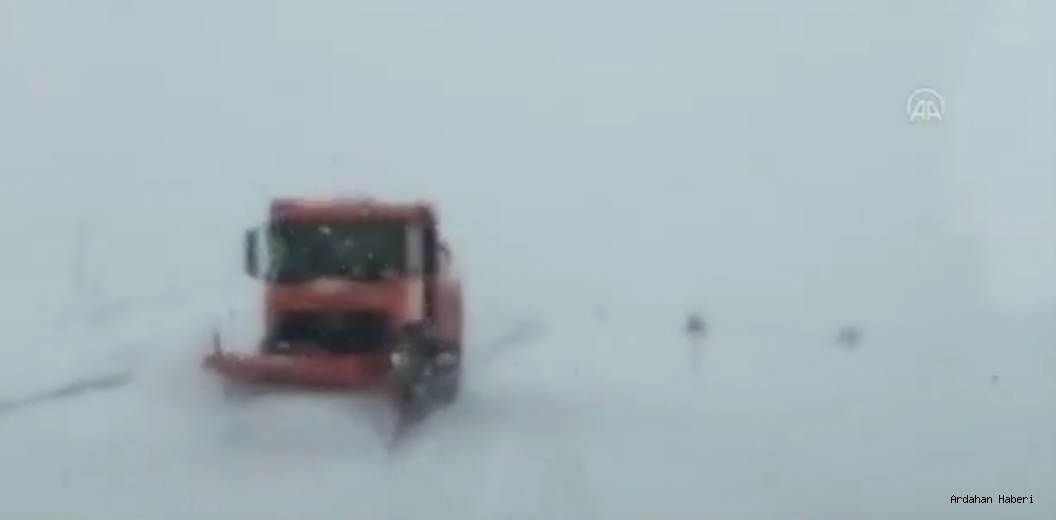Ardahan'da da kar yağışı ulaşımı aksattı