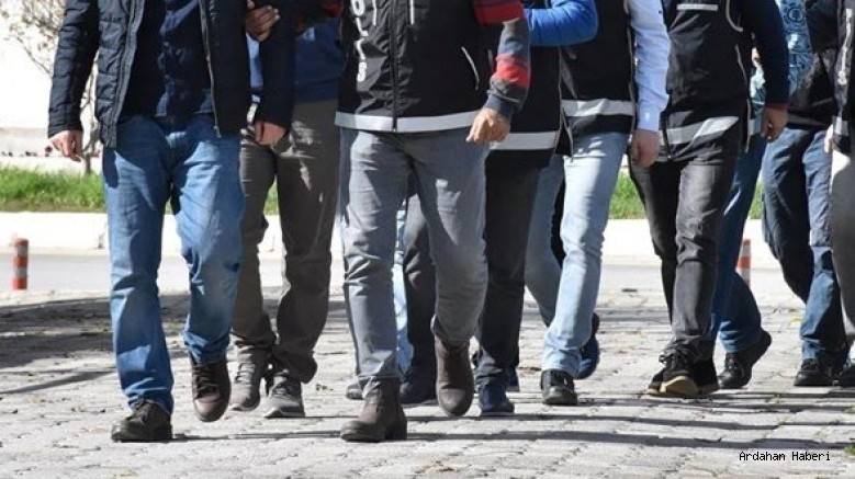 Ardahan'da düzenlenen uyuşturucu operasyonunda 3 şüpheli gözaltına alındı.