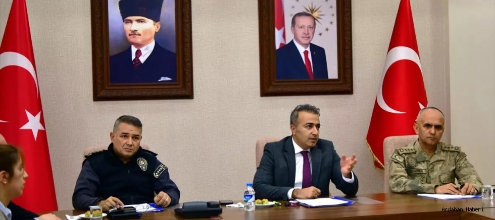 Ardahan'da hayvan hırsızlığını önlemek için ahırları 7/24 kameralarla izlemeye başladı