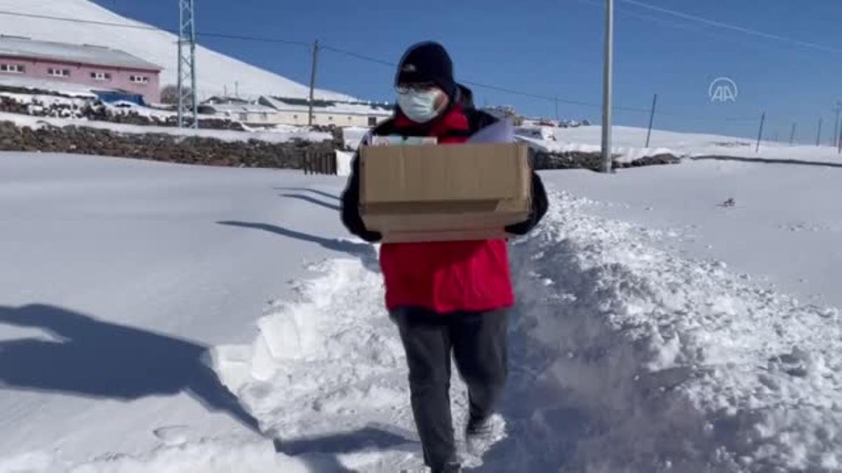 Ardahan da İnternet sorunu sağlık ekiplerinin kırsaldaki aşı mesaisini zorlaştırıyor
