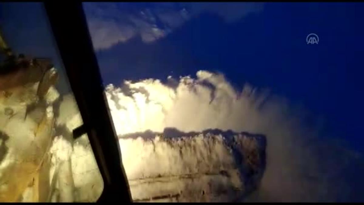 Ardahan da Kar nedeniyle kapanan 33 köy yolu ulaşıma açıldı