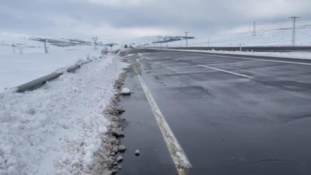 Ardahan da Kar ve tipi sürücülere zor anlar yaşatıyor