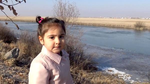 Ardahan da Kura Nehri'nin yüzeyi buz tuttu