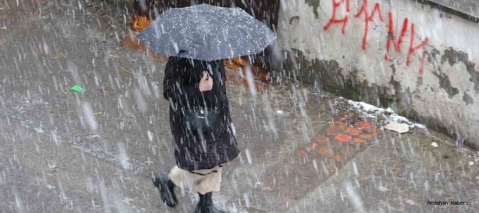 Ardahan’da Nisan Sürprizi: Şehir Beyaza Büründü!