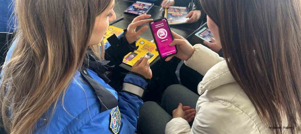 Ardahan da  Polis Telefon ve İnternet Dolandırıcılığı konusunda üniversite öğrencilerini bilgilendirdi