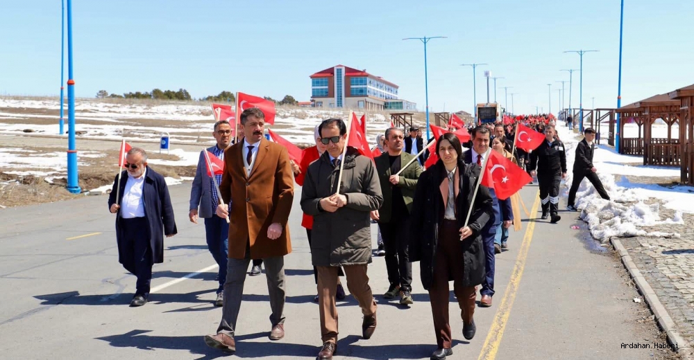 Ardahan’da Şehitler Haftası: Akademisyen ve Öğrenciler Tek Yürek Oldu