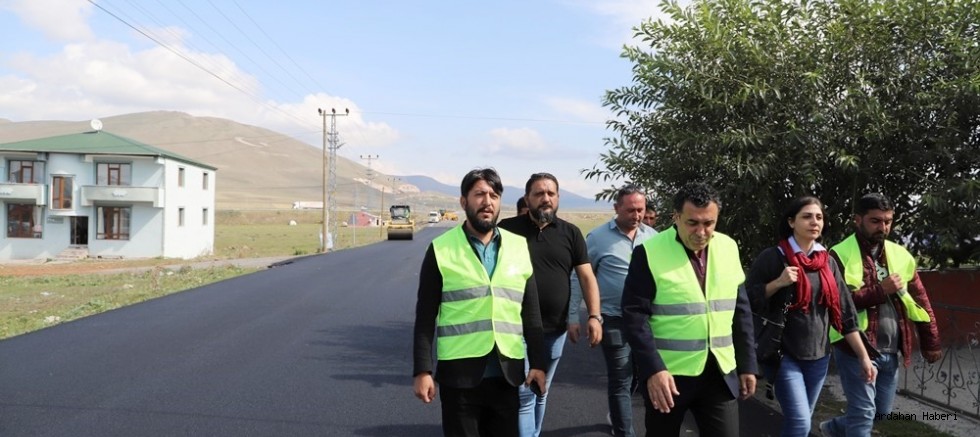 Ardahan’da Yol Mesaisi Başlıyor: Başkan Demir Sıcak Hava İçin Gün Sayıyor
