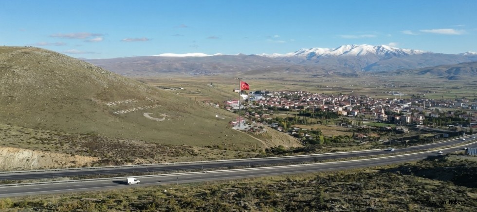 Ardahan'da Zirveler Beyaza Büründü: Cin Dağı ve Kısır Dağı'na İlk Kar Düştü