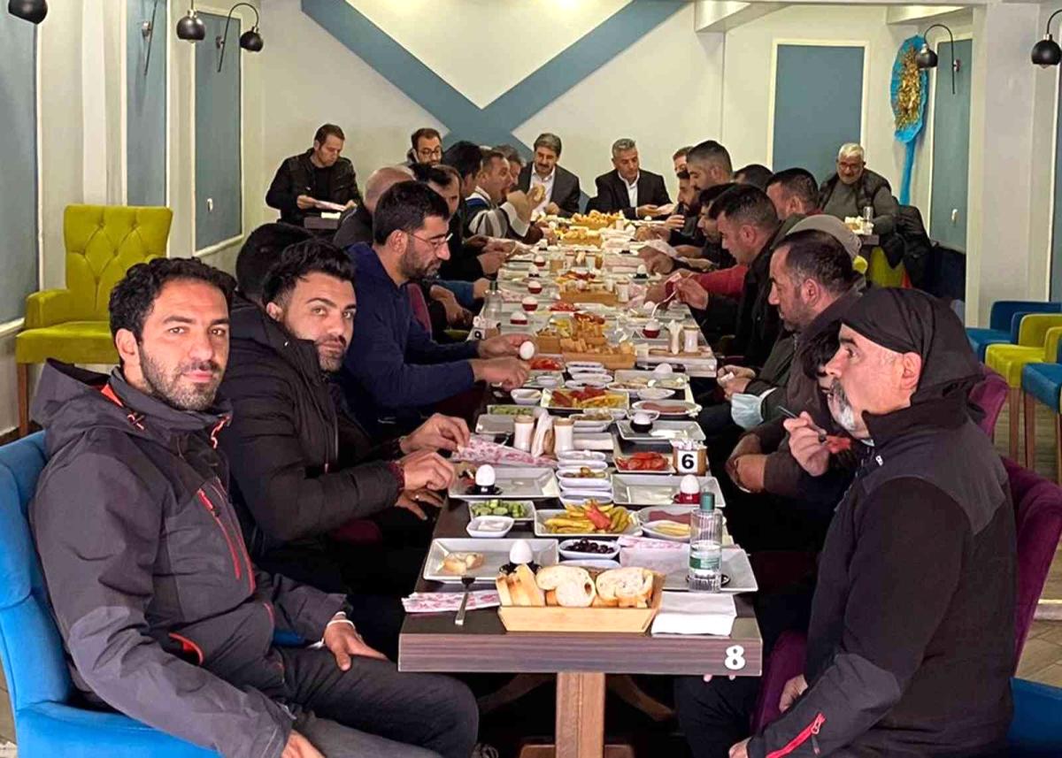 Ardahan Esnaf ve Sanatkarlar Odası seçimine doğru Erdal Morkoç, basınla bir araya geldi.