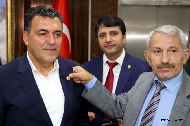 Ardahan Haberi: Ardahan Belediye Başkanı Faruk Demir, Ardahan İli Kültür ve Turizm Derneği’ne üye oldu.