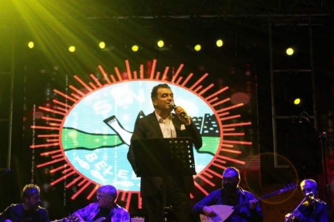 Ardahan Haberi: Ardahan Belediye Başkanı Faruk Demir Sinoplulara unutulmaz bir konser verdi.