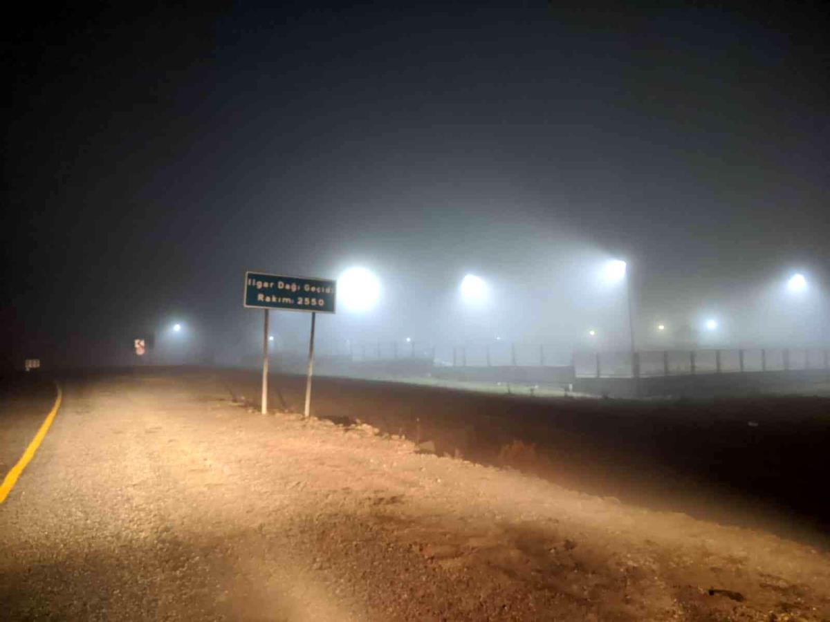 Ardahan Haberi: Ardahan'da yoğun sis ulaşımı aksattı