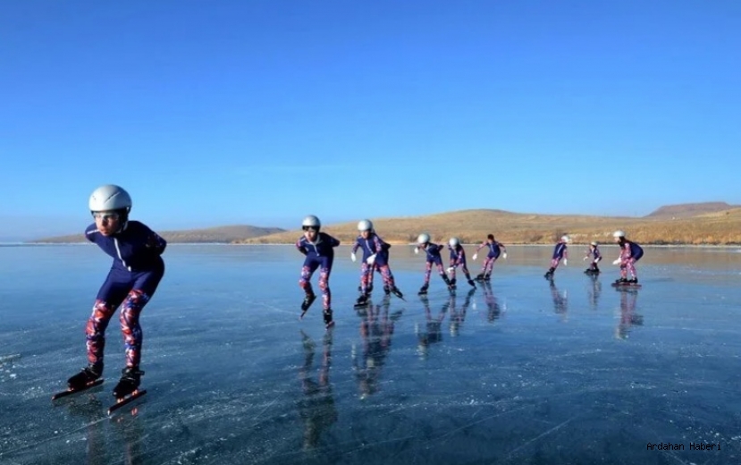 Ardahan Haberi: Çıldır Gölü'nde yaptıkları antrenmanlarla Türkiye Şampiyonası'na hazırlanıyorlar