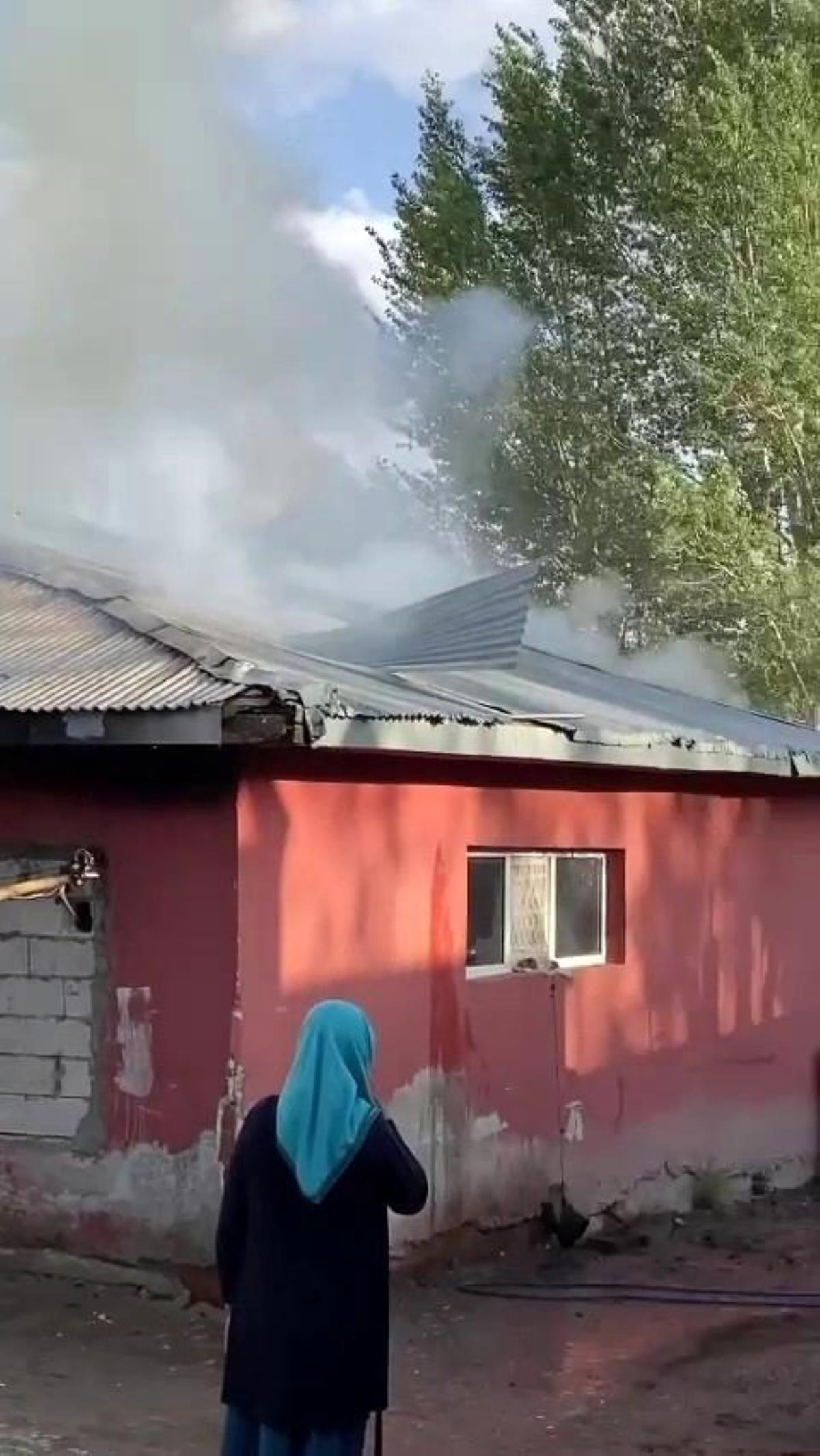 Ardahan Haberi Gazetesi: Çatı yangını korkuttu