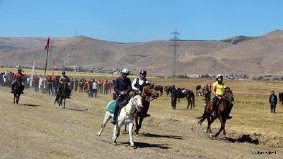 Ardahan Haberi: Geleneksel Rahvan At Yarışları'nın 8'inci ve 6'ncısı Ardahan da Yapıldı 