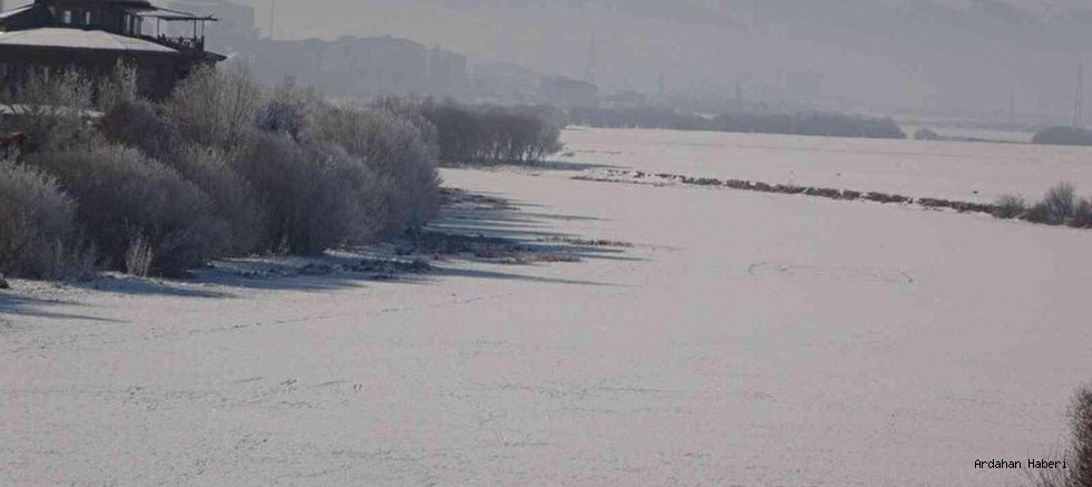 Ardahan Haberi: Göle de Kura Nehri dondu Eksi 19 u Gördü 