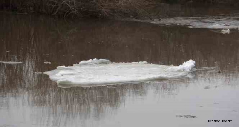 Ardahan Haberi: Kura Nehri’nin buzları çözülmeye başladı.