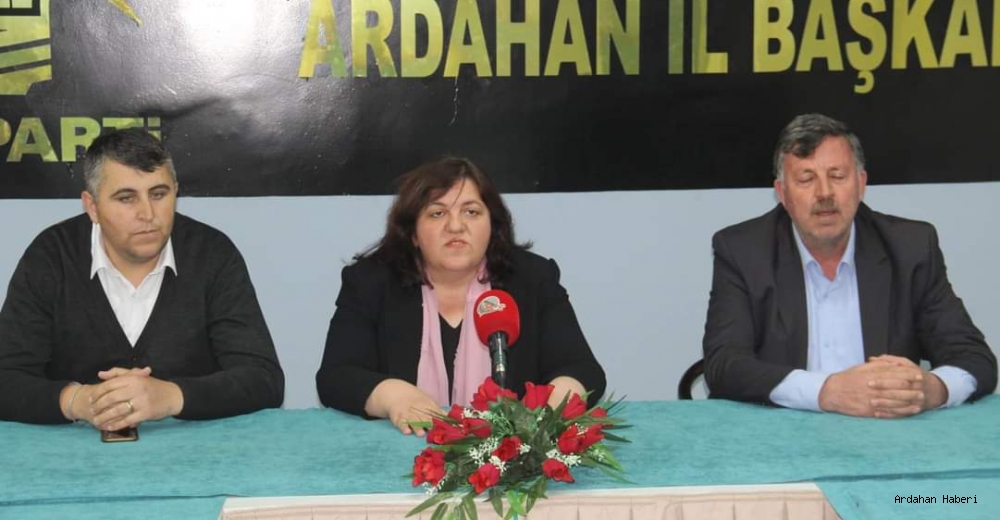 Ardahan Haberi: Meryem Akpınar, aday adaylık başvurusunu AK Parti Ardahan İl Başkanlığına teslim etti.