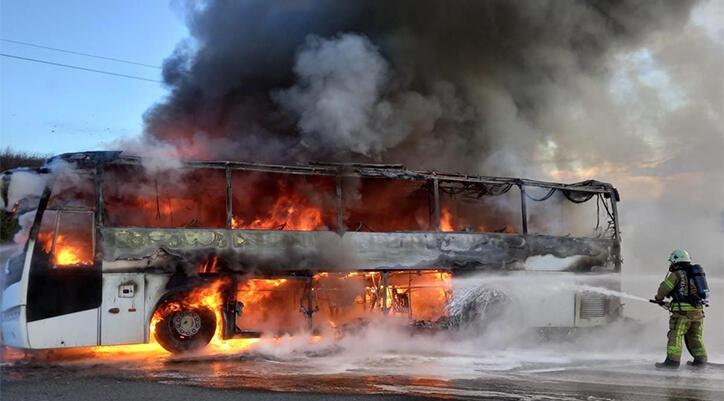 Ardahan Haberi: Silivri’de korku dolu anlar! Seyir halindeki otobüs alev alev yandı