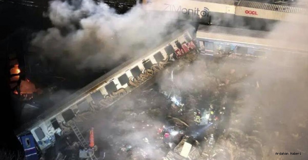 Ardahan Haberi : Yunanistan'da iki tren çarpıştı: 29 ölü, 85 yaralı