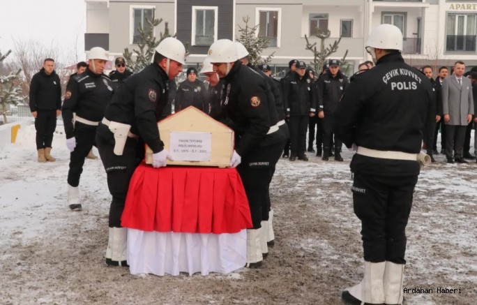 Ardahan İl Emniyet Müdürlüğünde görevli Polis memuru Engin Tepebaş’ın cenazesi törenle memleketi Kars’a gönderildi