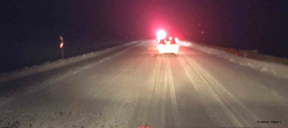 Ardahan’ın yüksek rakımlı bölgelerinde kar ve tipi ulaşımı aksatıyor