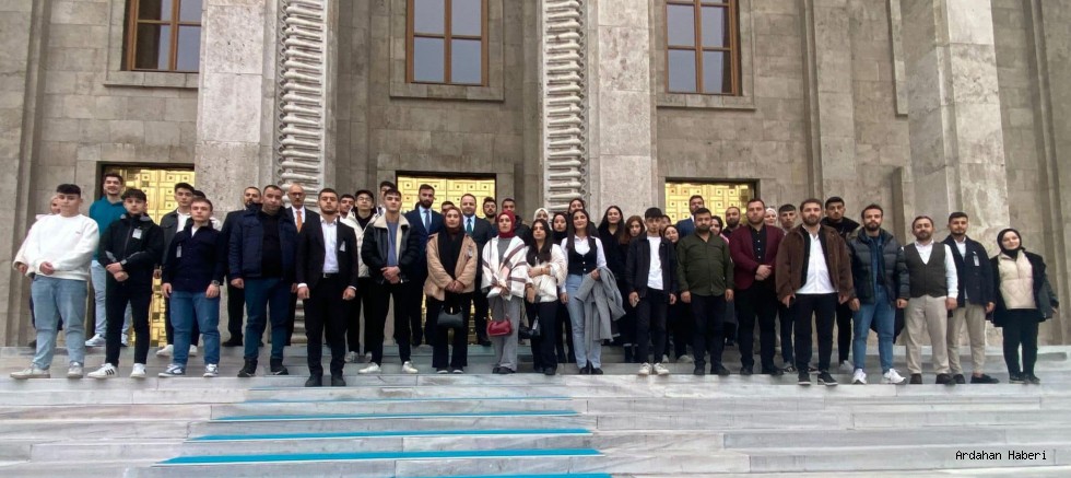 Ardahan lı Gençler Milletvekili Kaan Koçu TBMM de ziyaret ettiler 