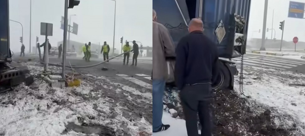 Ardahan Otogar Kavşağında Tır Kaldırıma Çıktı: Sürücünün Dikkati Olası Kazayı Önledi