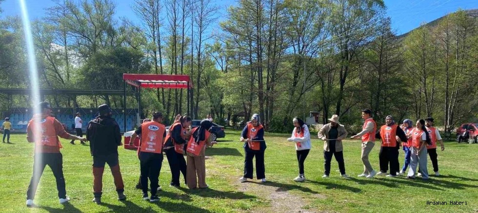 Ardahan Üniversitesi Öğrencileri Posof'ta Doğayla Buluştu: Doğa ile Temas Projesi Başarıyla Tamamlandı