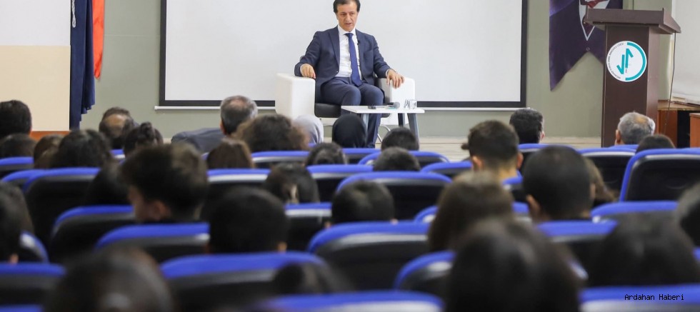 Ardahan Üniversitesi Rektörü Prof. Dr. Öztürk Emiroğlu Öğrencilerle Buluştu
