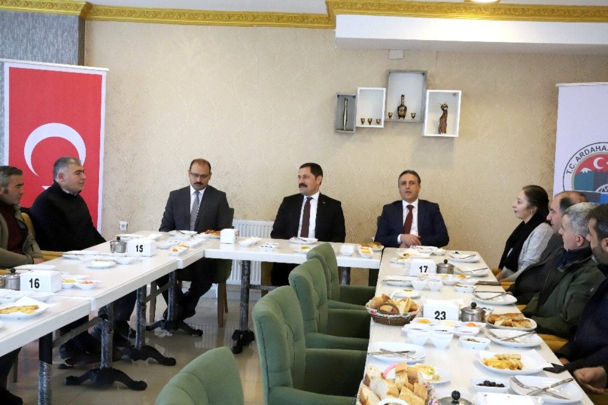 Ardahan Valisi Masatlı, Gazeteciler Günü'nde Gazetecilerle bir araya geldi