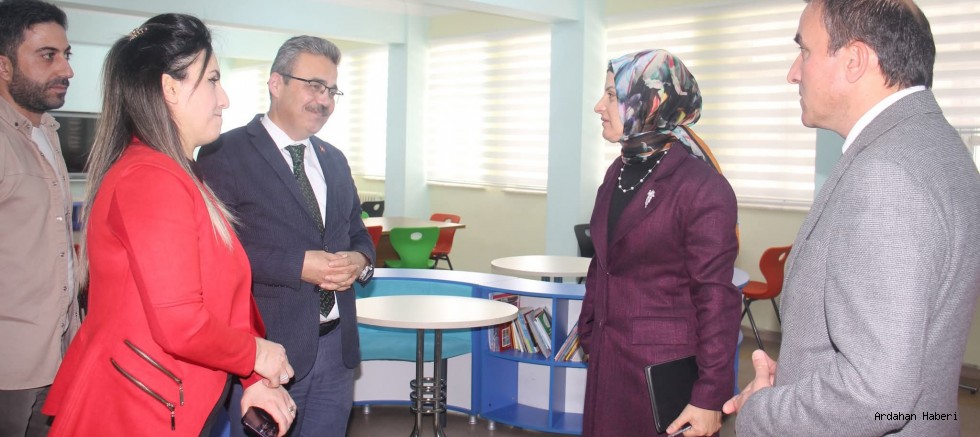 Ardahan Vali Yardımcısı Esengül Korkmaz Çiçekli’den TOKİ Mehmet Âkif Ersoy Okulu’na ziyaret
