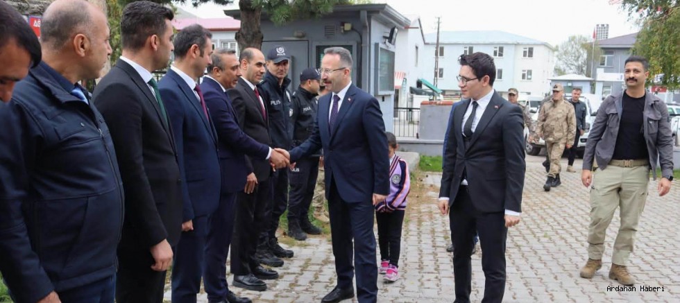 Ardahan Valisi Ömer Hilmi Yamlı Çıldır’ı Ziyaret Etti